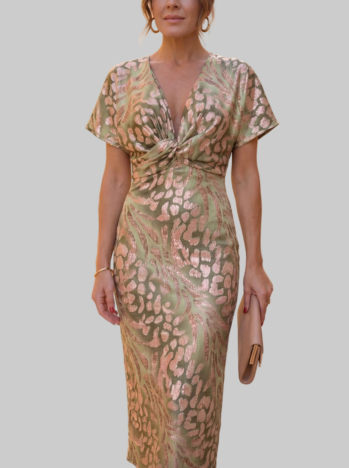 Vestido midi efecto estilizador con nudo central y caída fluida